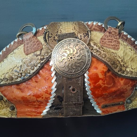 Unique, one of a kind, leather and snake skin bag by Novi Sudiono. - Picture 7 of 12